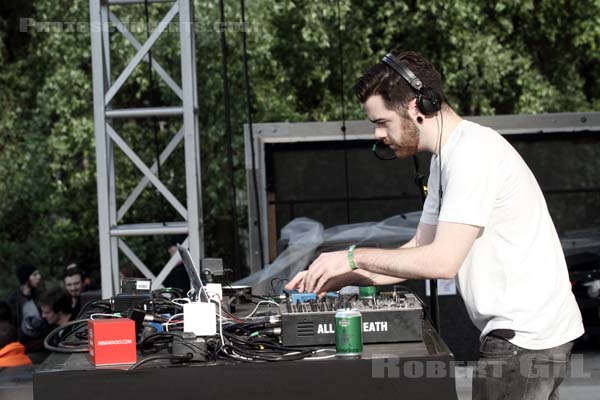 SPACE DIMENSION CONTROLLER - 2013-05-26 - PARIS - Parc de la Villette - 